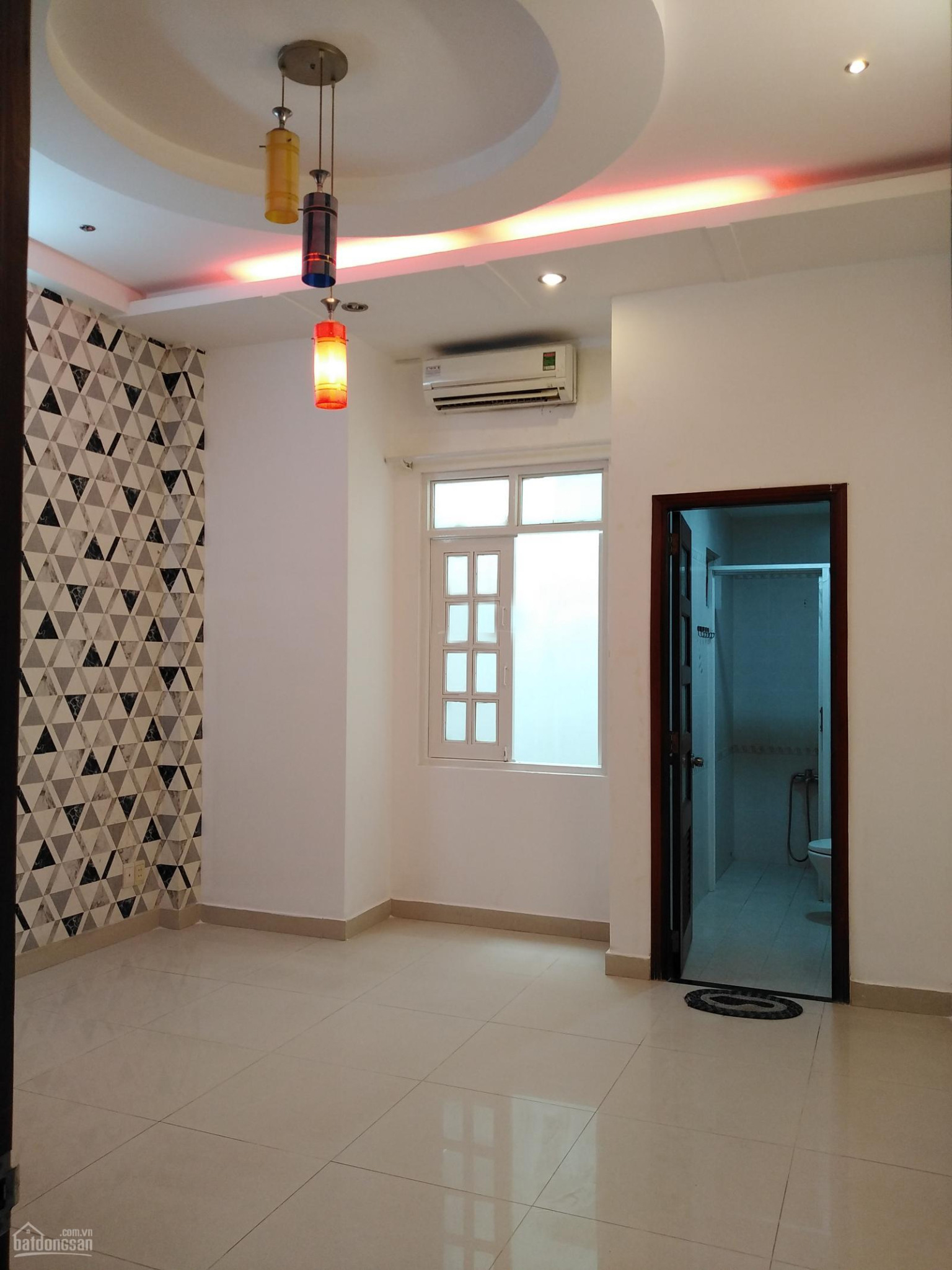 Cho thuê nhà HXH 285 Đường CMT8 P12 Q10 
